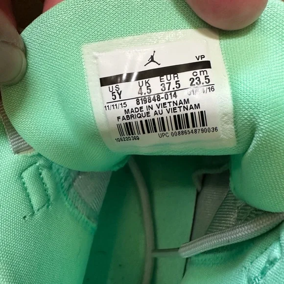 Jordan Mint Green Sneakers - Picture 3 of 4